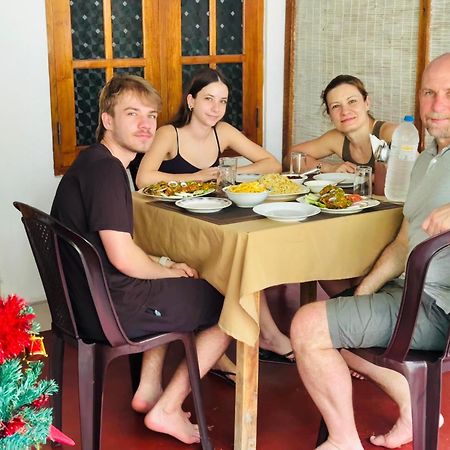 טנגלה Nethmi Homestay & Restaurant מראה חיצוני תמונה