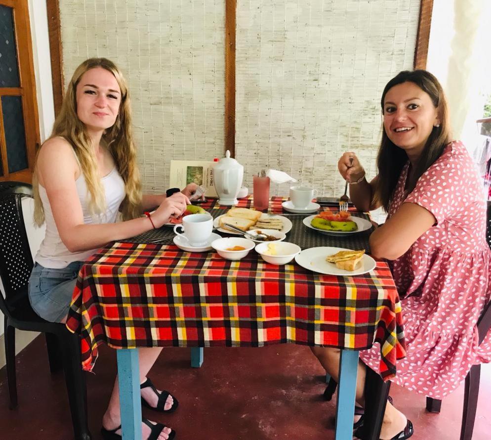 טנגלה Nethmi Homestay & Restaurant מראה חיצוני תמונה