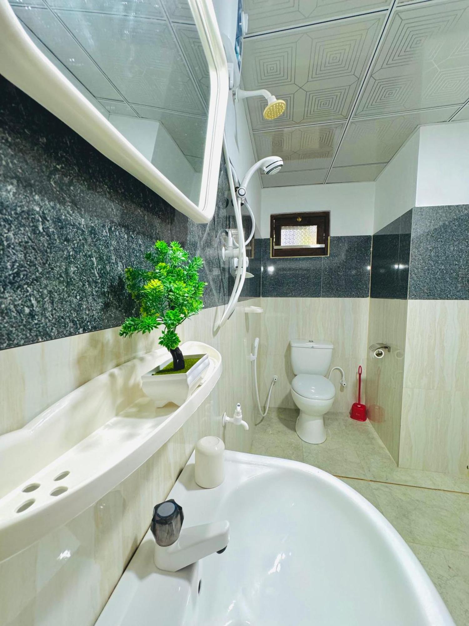 טנגלה Nethmi Homestay & Restaurant מראה חיצוני תמונה