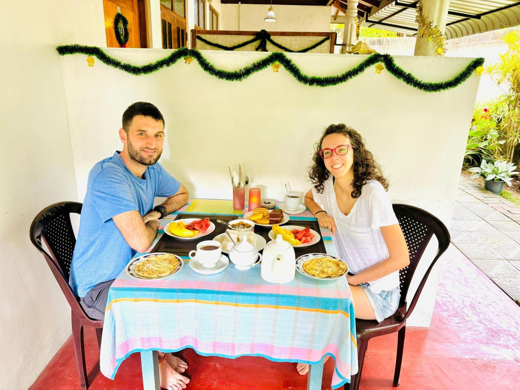 טנגלה Nethmi Homestay & Restaurant מראה חיצוני תמונה
