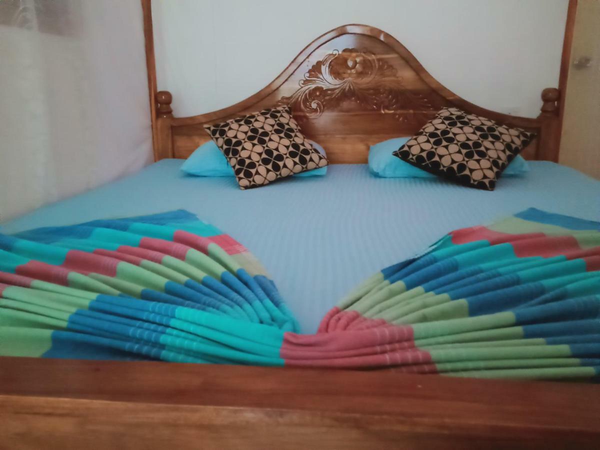 טנגלה Nethmi Homestay & Restaurant מראה חיצוני תמונה